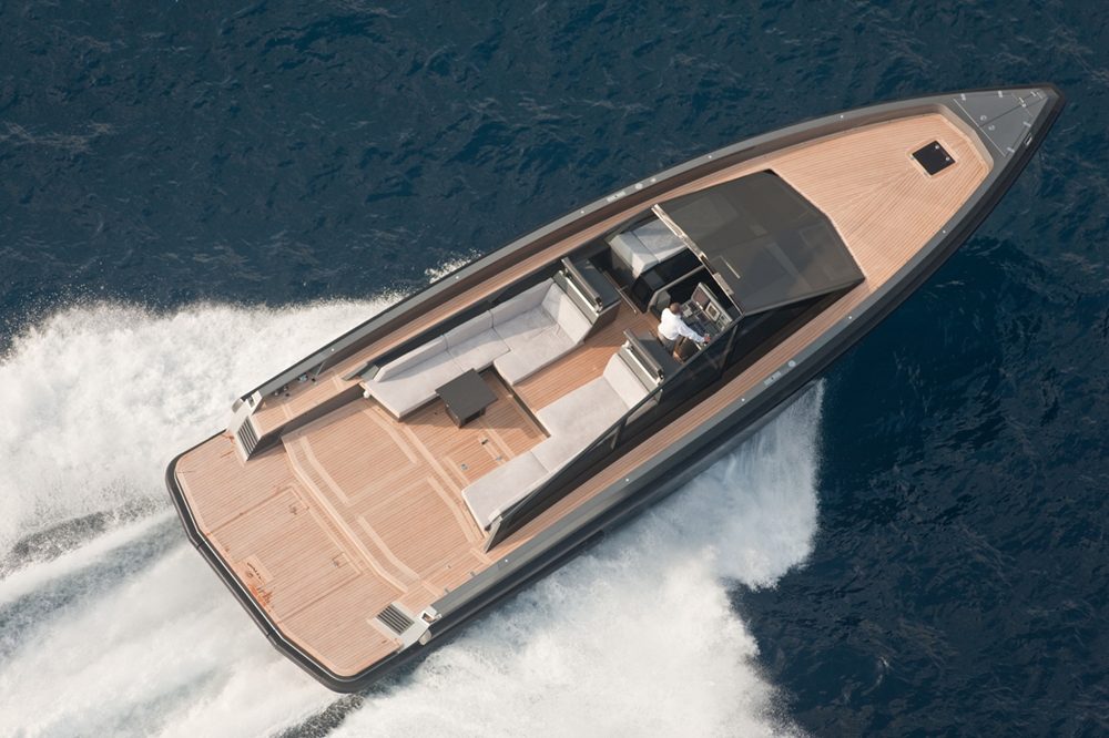 The ultimate sport cruiser, the Wally//55