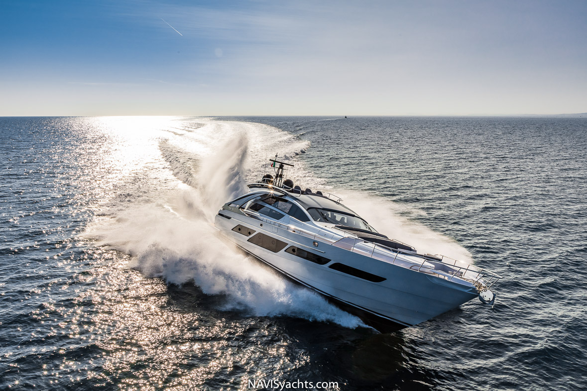 Boat Review - Pershing 9X Superyacht
