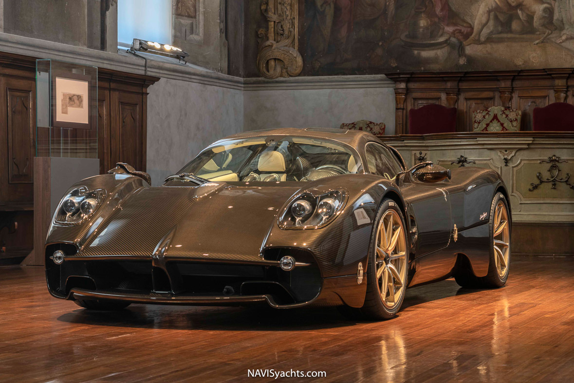 Pagani Utopia likely continues the brand’s tradition of blending artistic craftsmanship with cutting-edge technology.