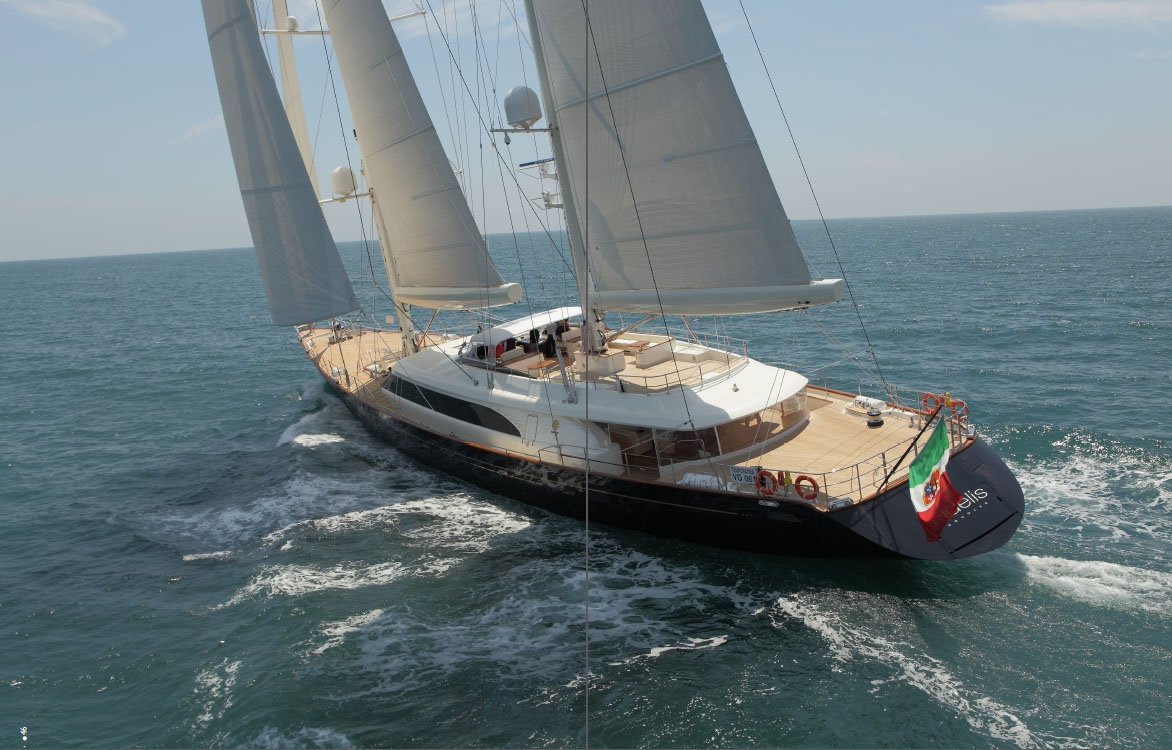 Perini Navi 56 Fidelis, comfortabe and sophisticated