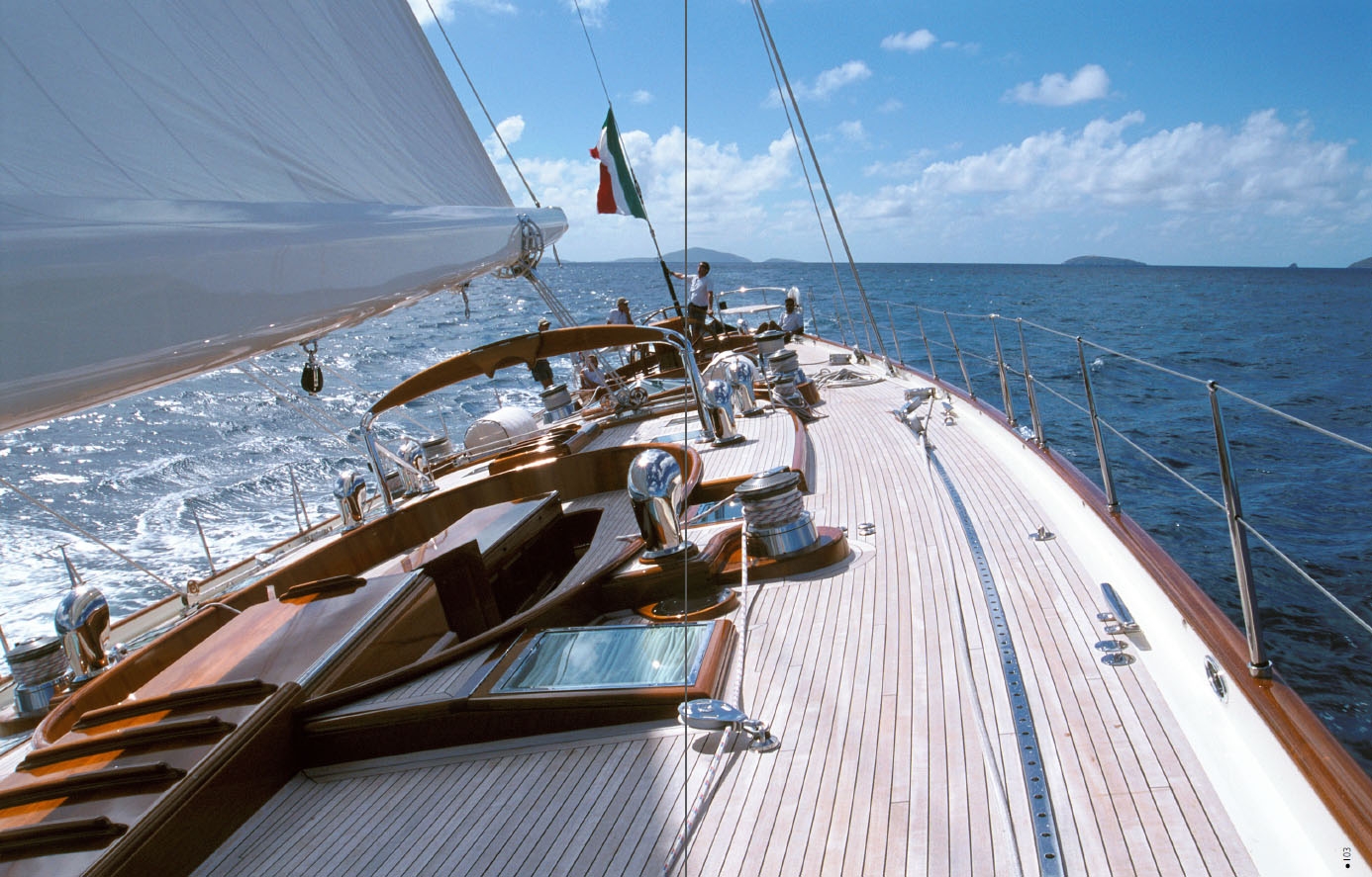 Step into the Hodgdon 128’ Antonisa, a highly crafted vessel
