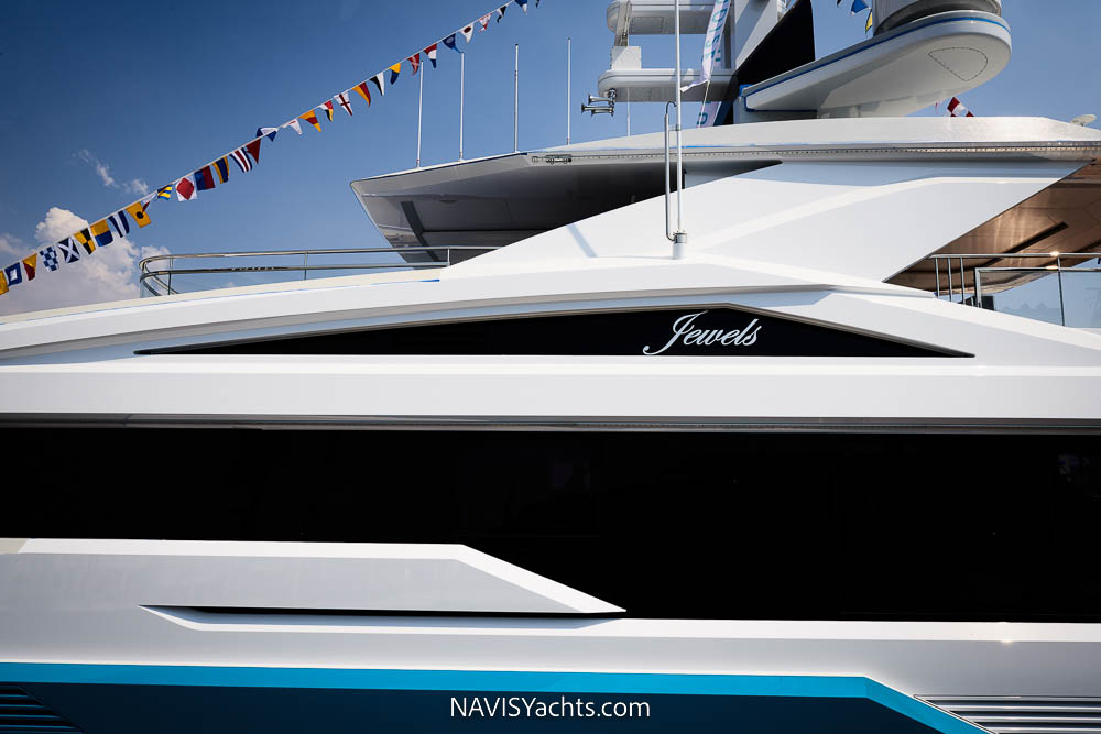 motor yacht jewels