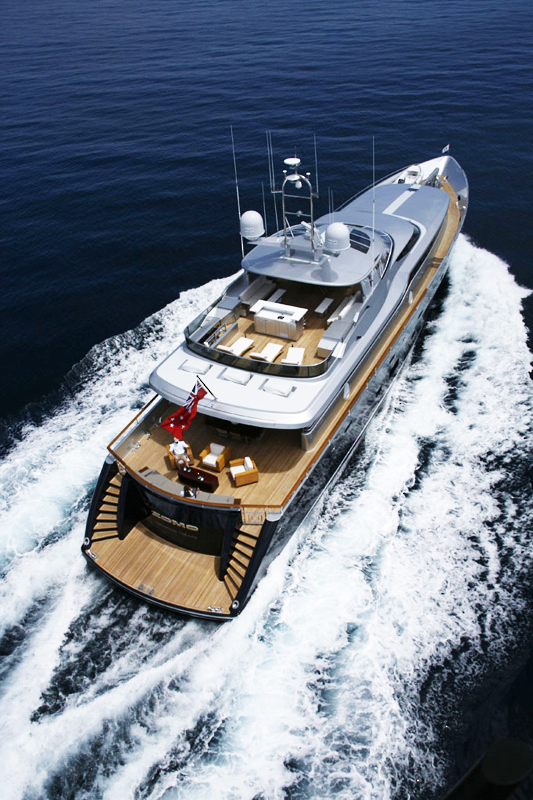 The Alloy Como superyacht at sea