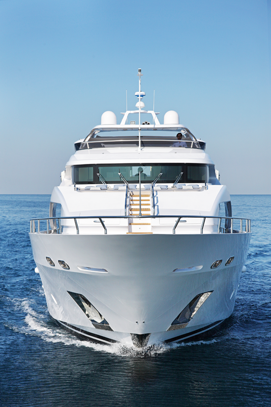 Benetti Delfino 98