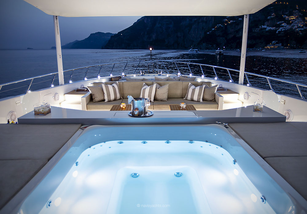 Superyacht Mangusta 135 Moonraker-10