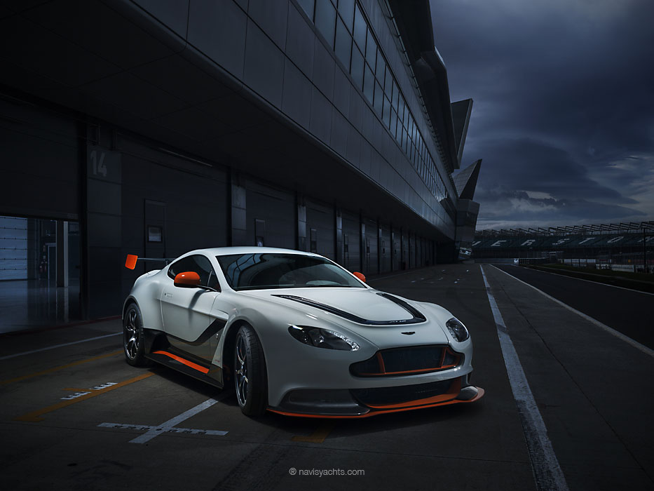 Aston Martin - VANTAGE GT12