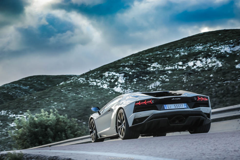 Lamborghini Aventador S-L-9