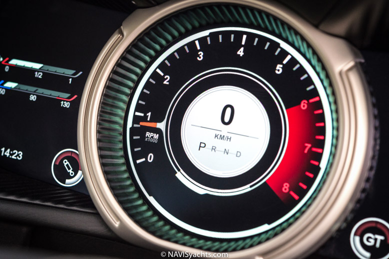 Aston Martin DB11 L-10