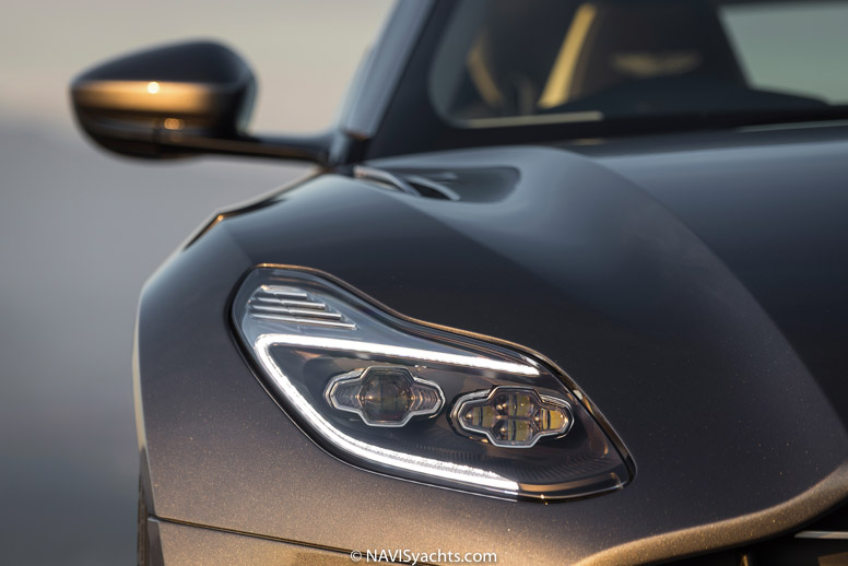 Aston Martin DB11 L-11