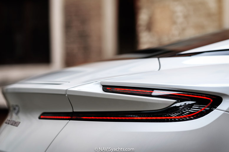 Aston Martin DB11 L-19