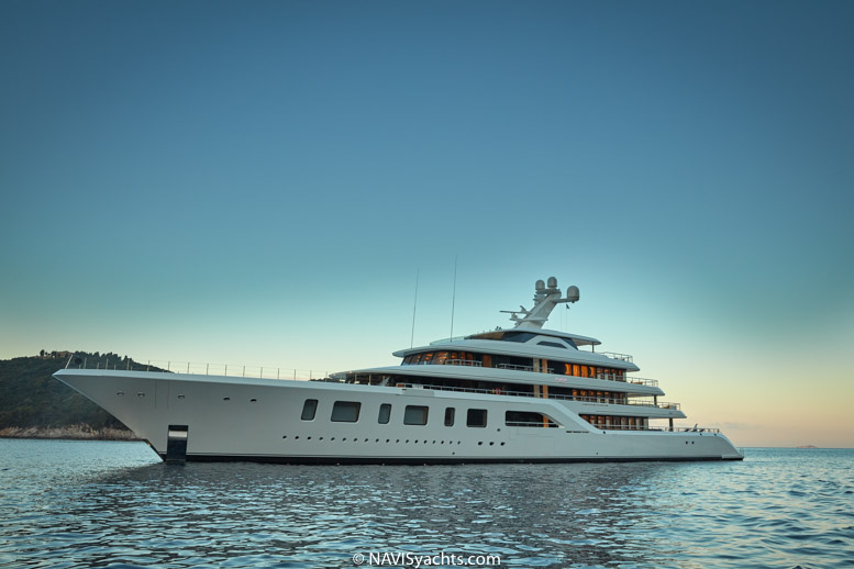 Monaco Yacht Show 2017 L-17