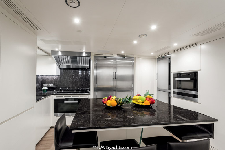 Benetti Mr Loui L-18