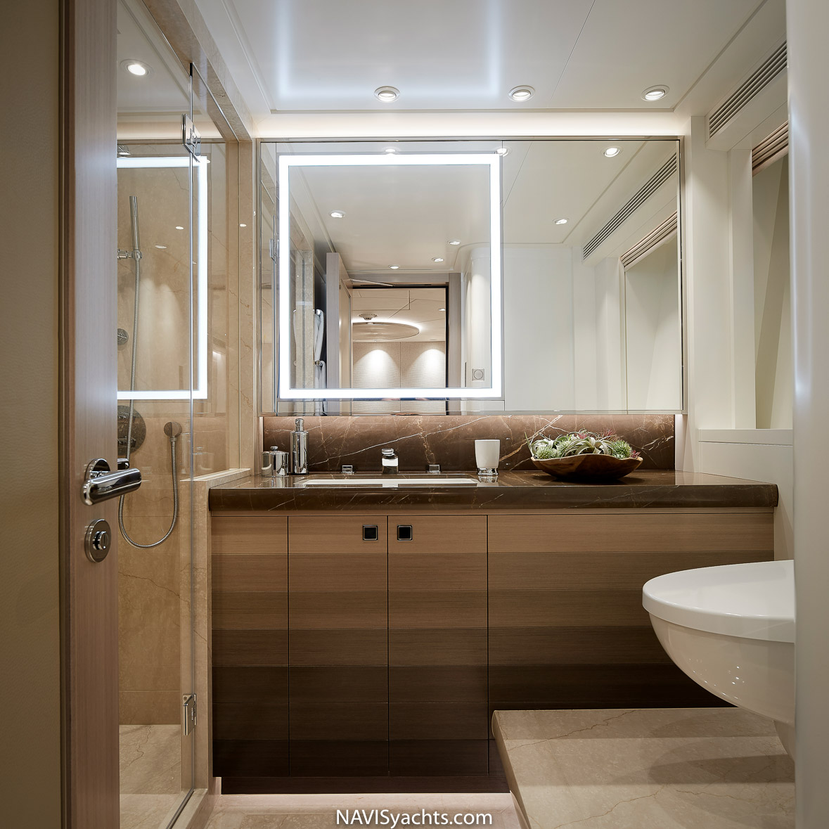 Heesen Irisha L-1