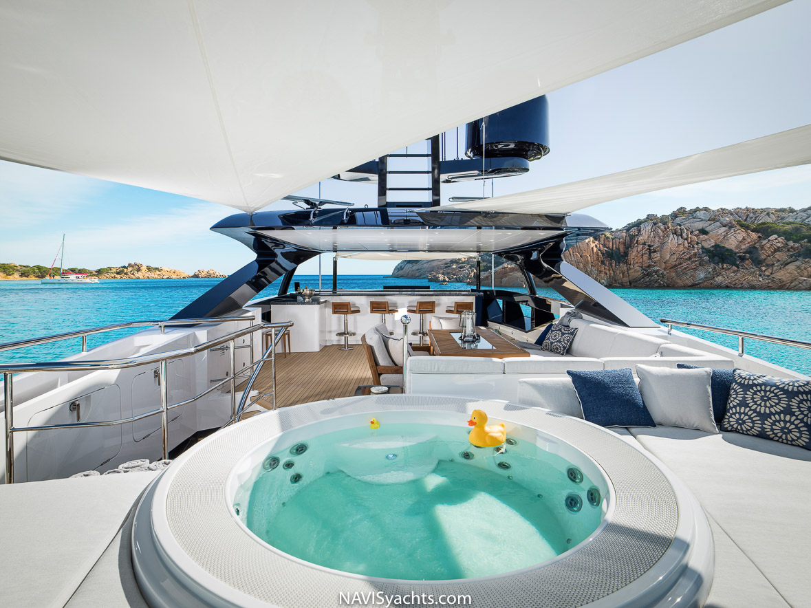 Heesen Irisha L-10