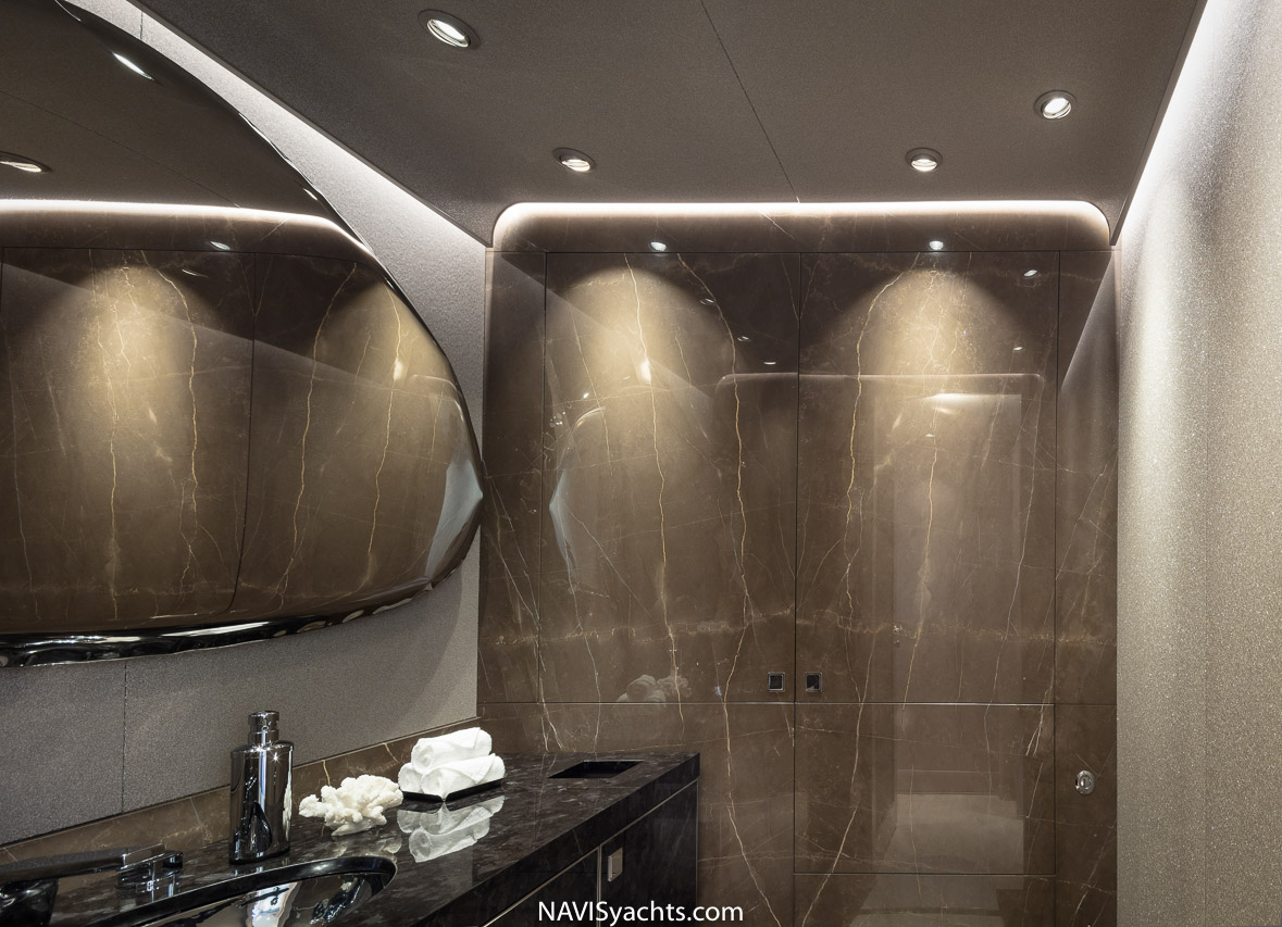 Heesen Irisha L-24