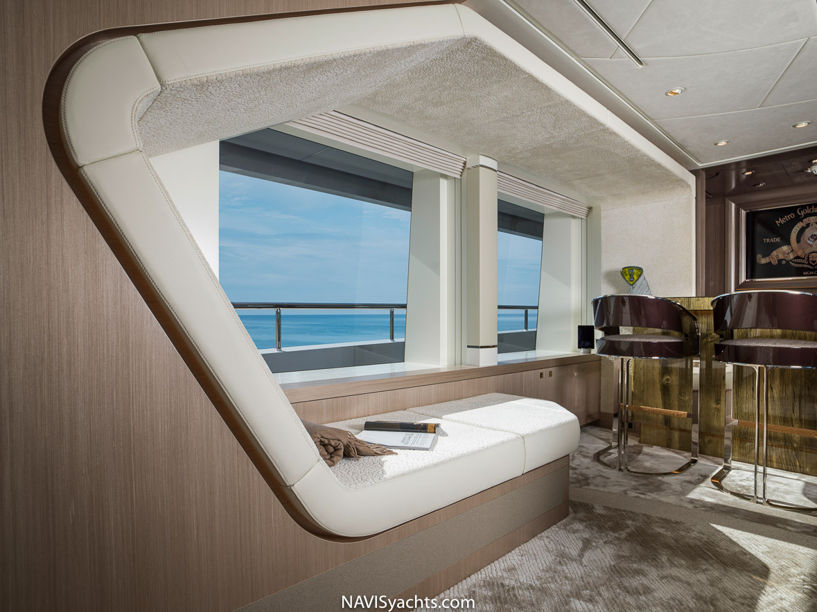 Heesen Irisha L-9