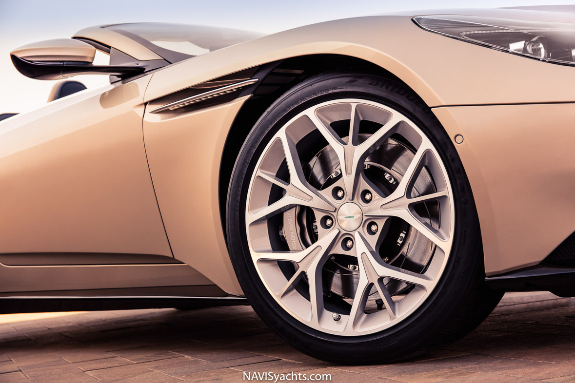 Aston Martin DB11 L-12