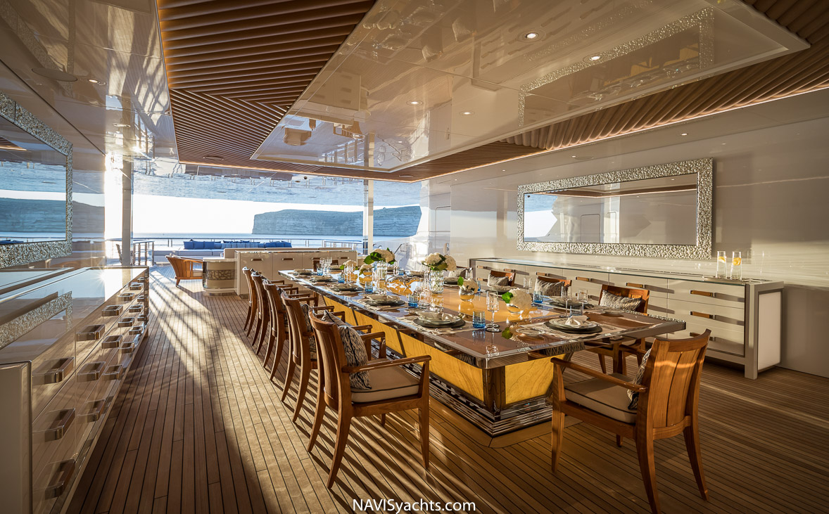 LANA - Sun deck al fresco dining (© Imperial - photo Jeff Brown) Jeff Brown-29793-278