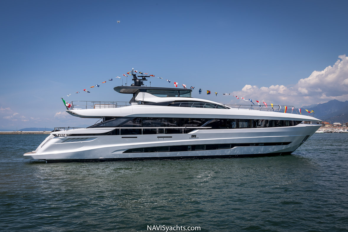 Mangusta GranSport 33 Yacht Review