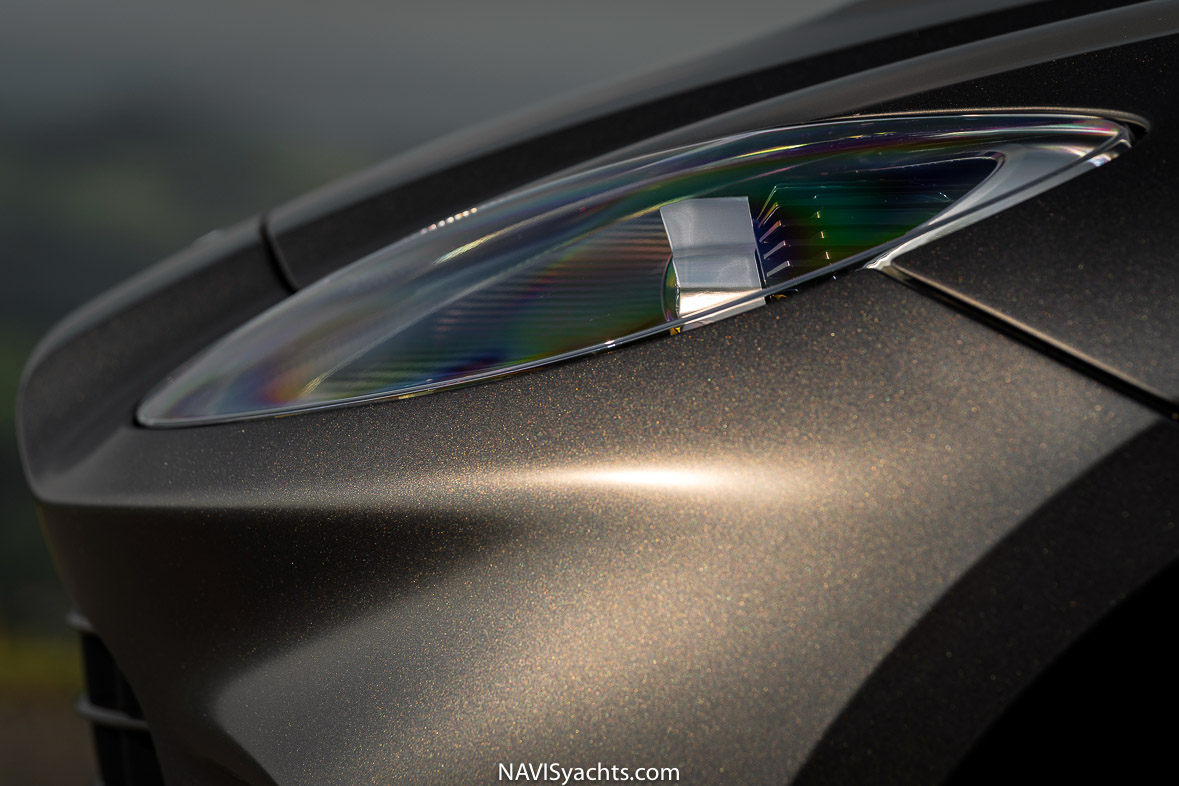 Aston Martin DBX L-13