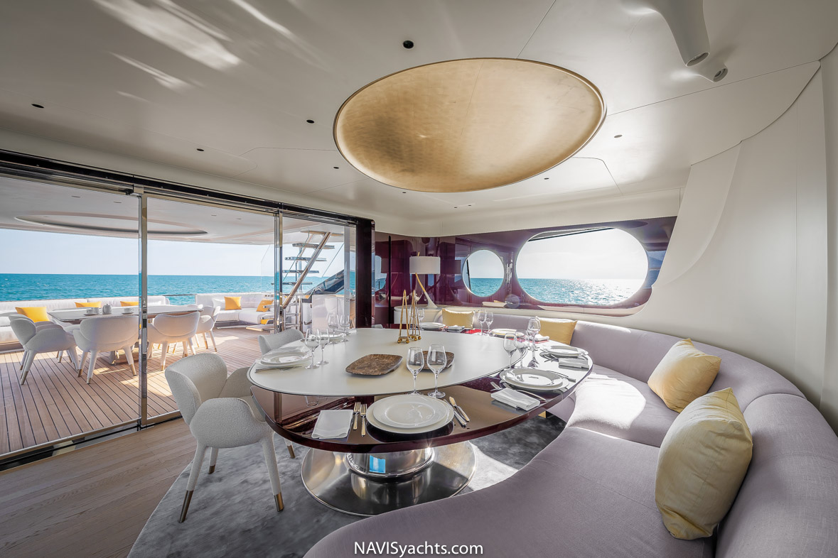 Azimut Trideck L-18