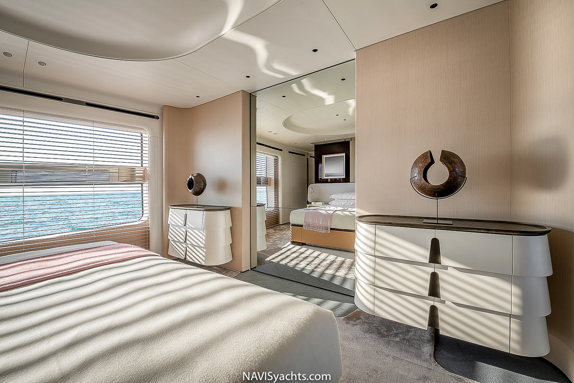 Azimut Trideck L-19
