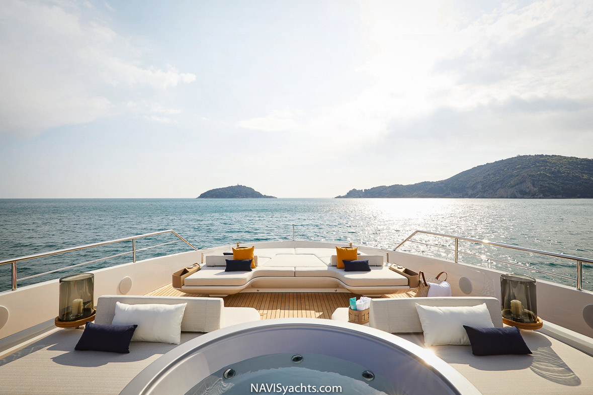 Azimut Trideck L-24