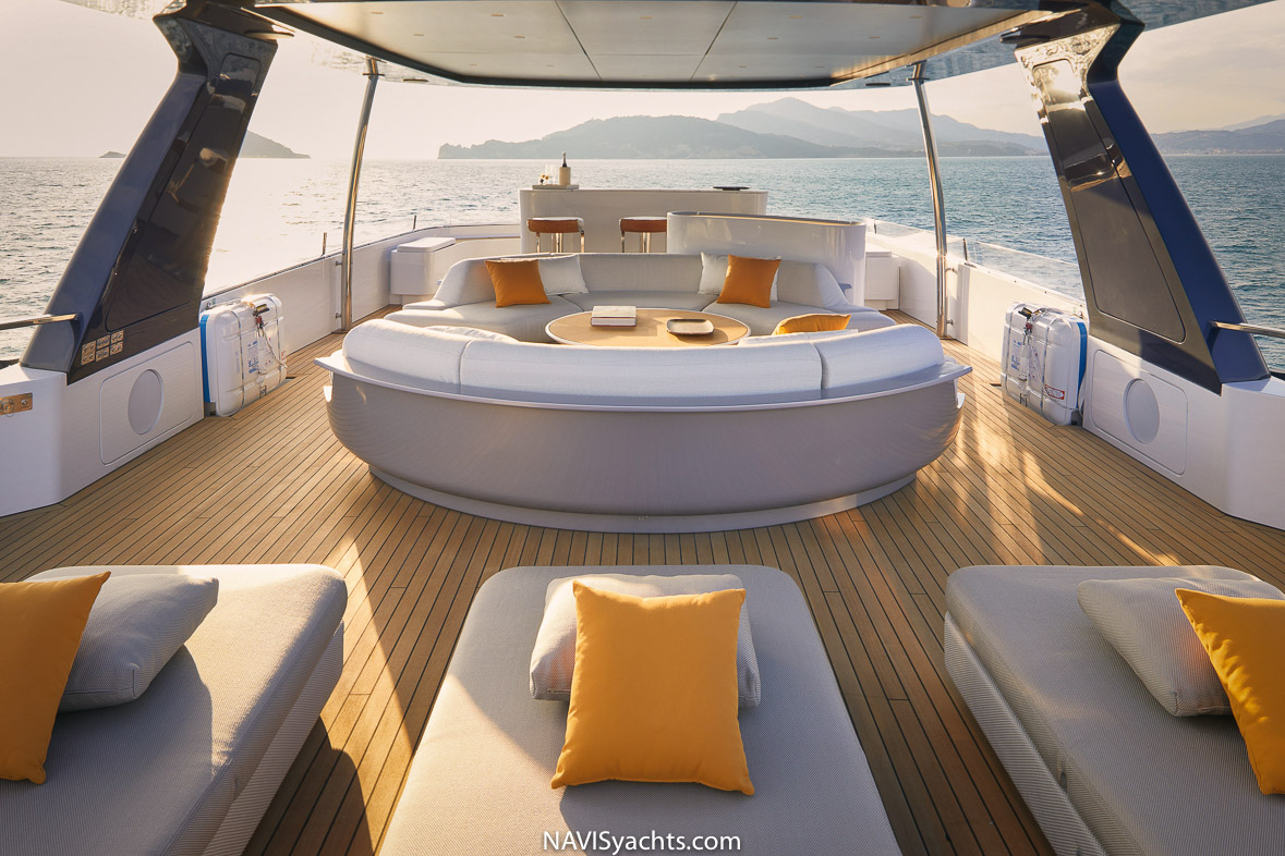 Azimut Trideck L-25