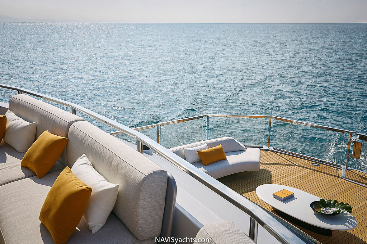 Azimut Trideck L-30