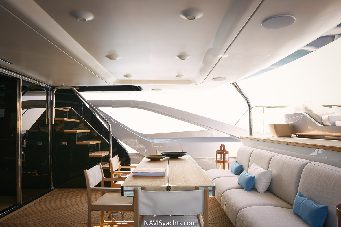 Azimut Trideck L-32