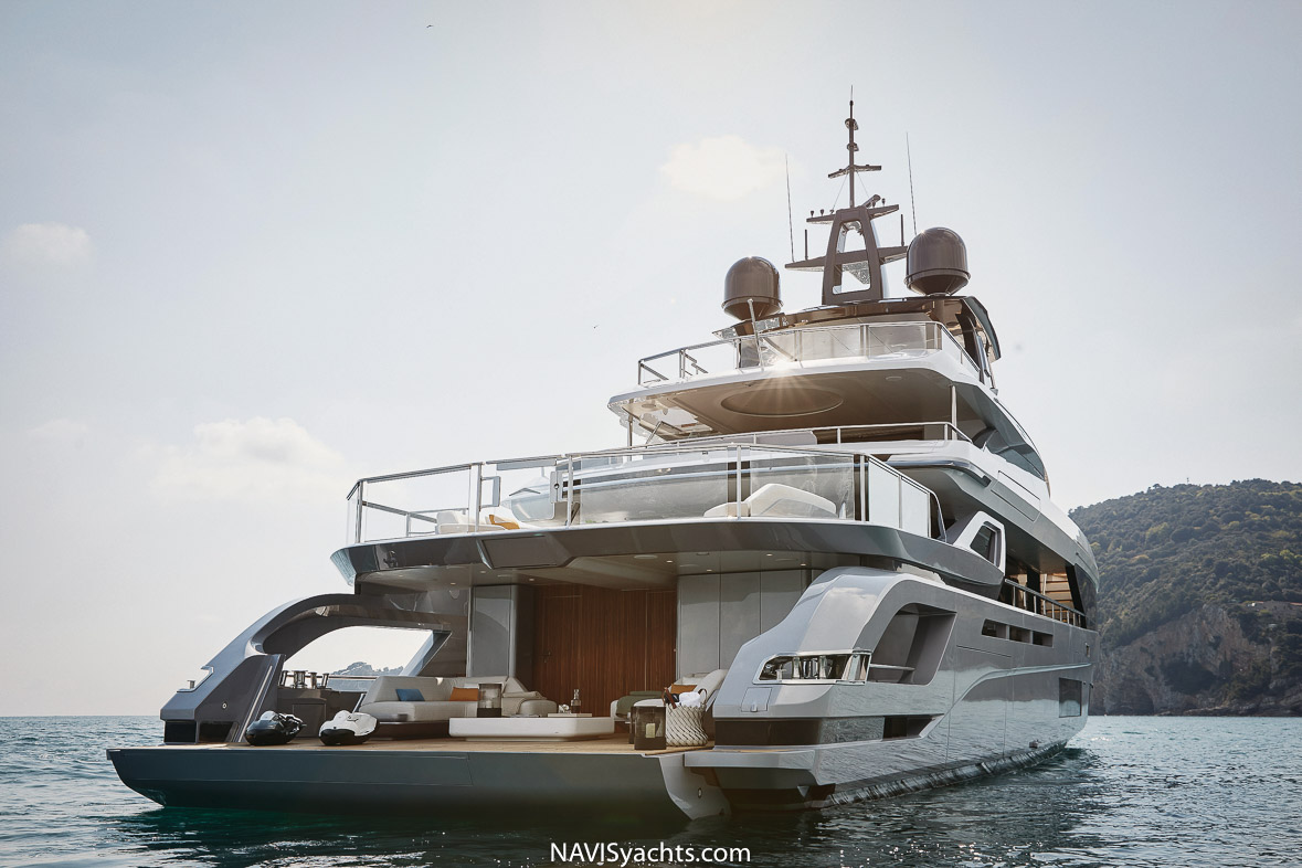 Azimut Trideck L-43