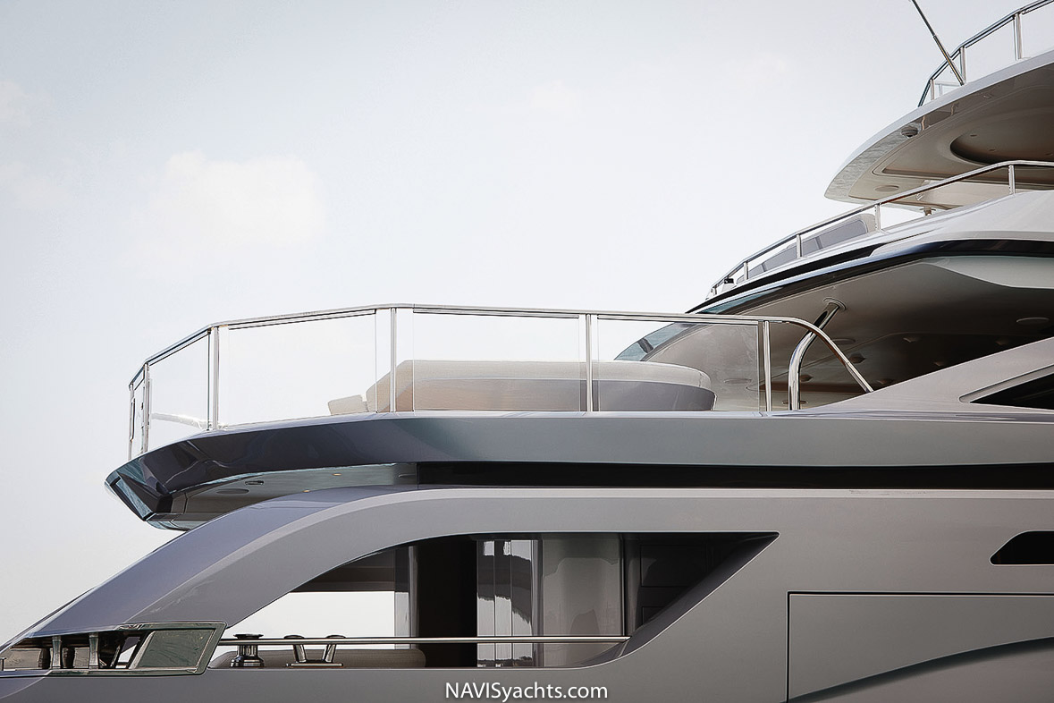 Azimut Trideck L-46