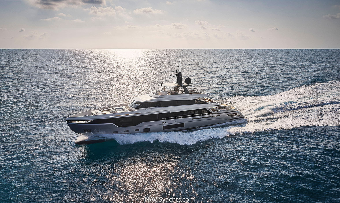 Azimut Trideck L-48