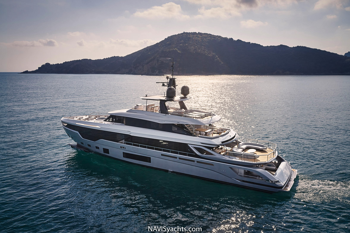 Azimut Trideck L-50
