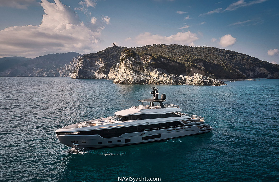 Azimut Trideck L-51
