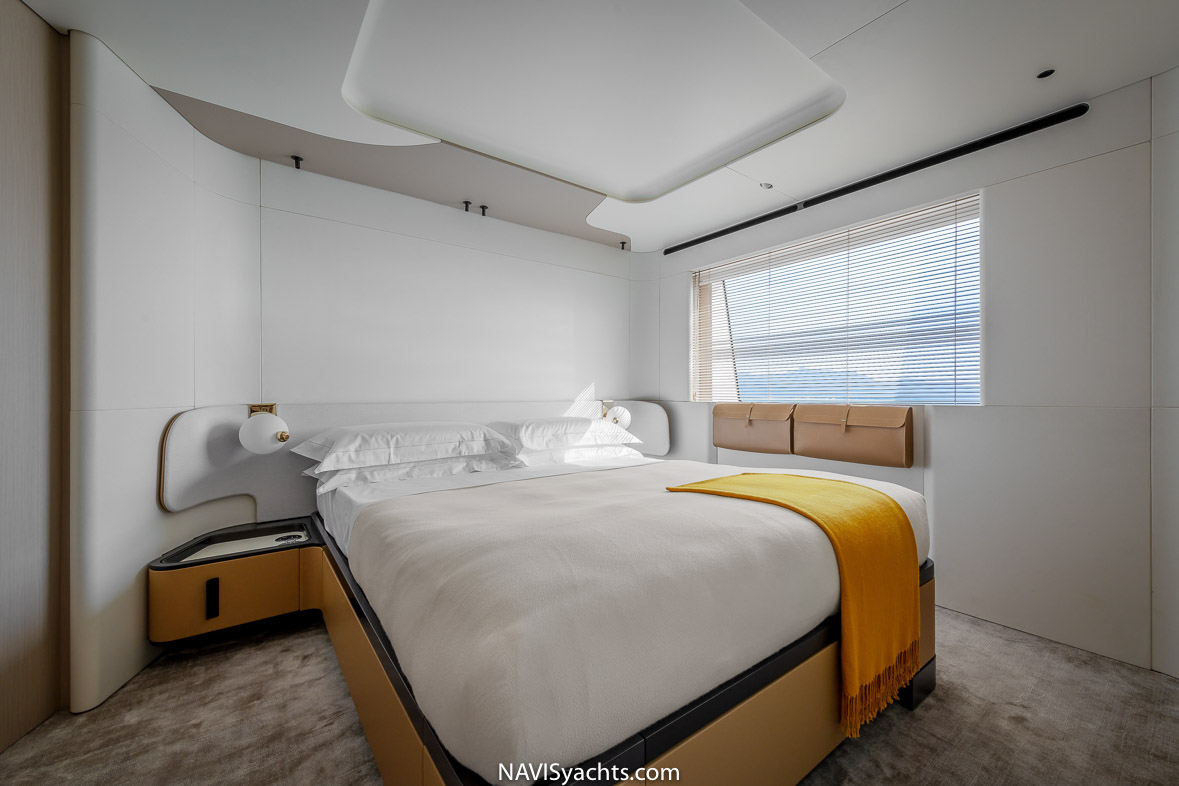 Azimut Trideck L-8