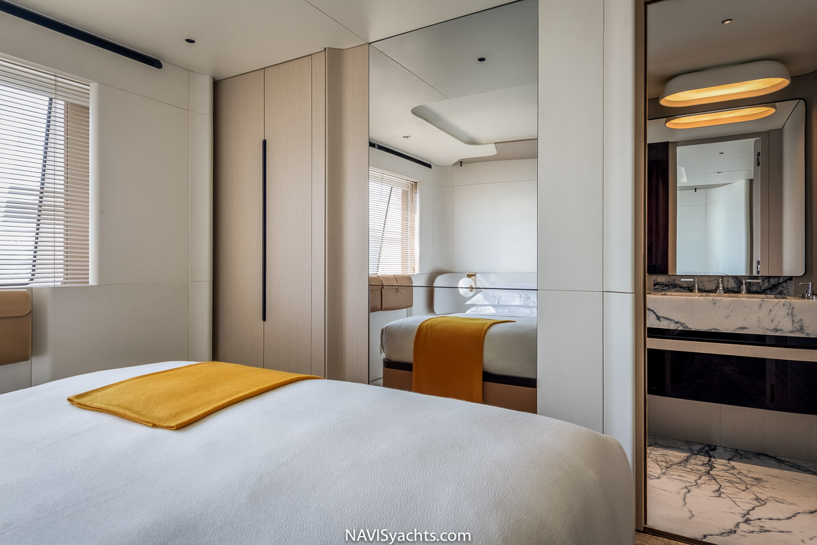 Azimut Trideck L-9
