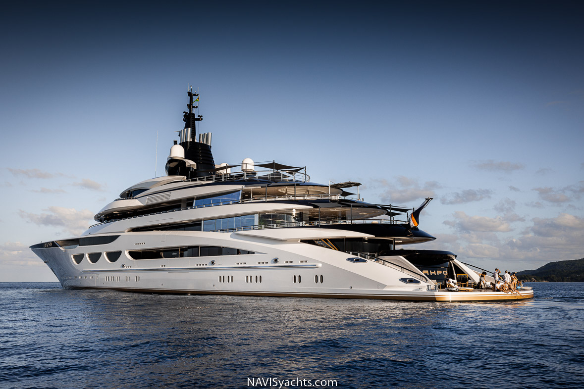 luxury yacht ahpo