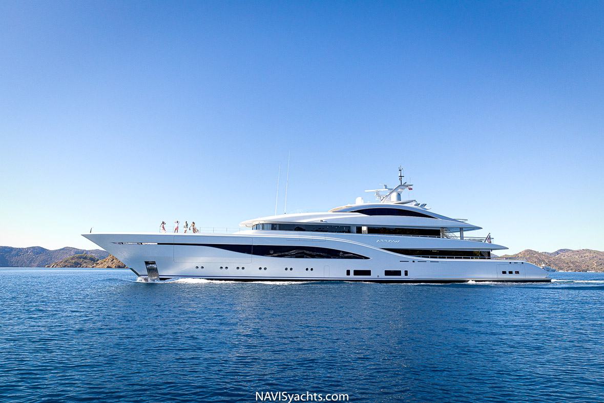 Feadship superyacht Arrow gracefully cutting through the water with its razor-sharp bow and sleek curves