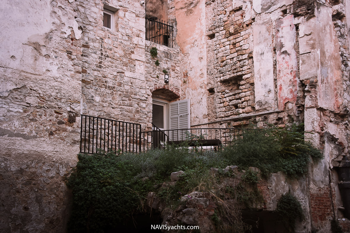 Croatia L-