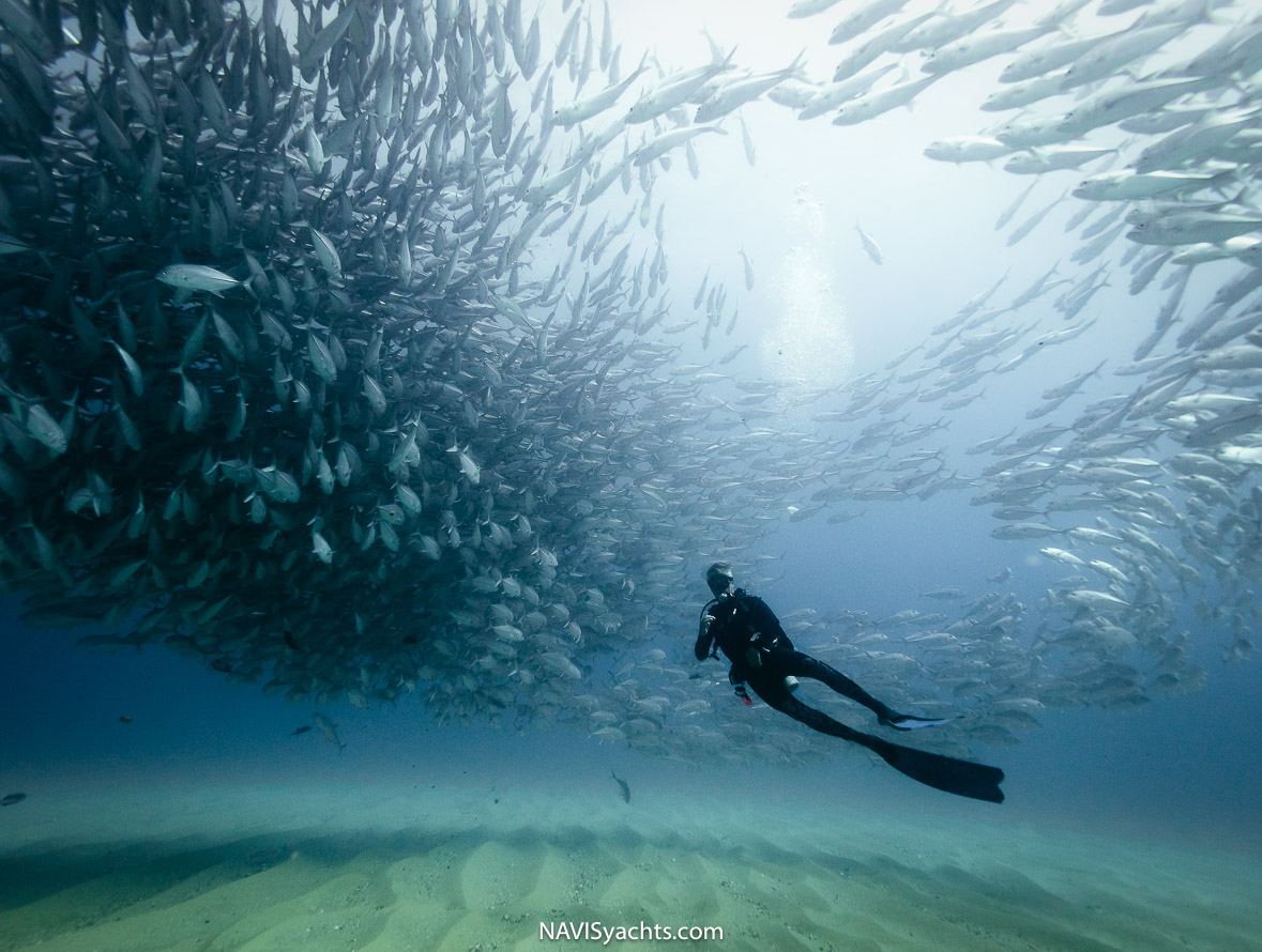 Crew training for underwater emergencies onboard a yacht