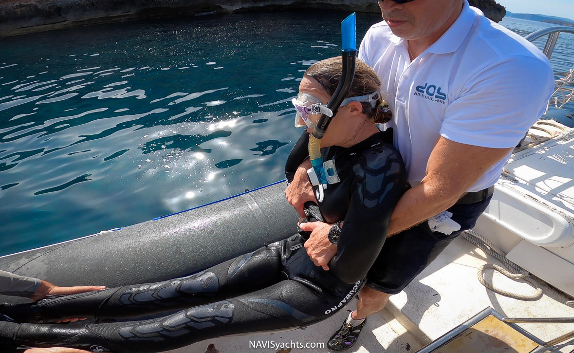 Crew training for underwater emergencies onboard a yacht