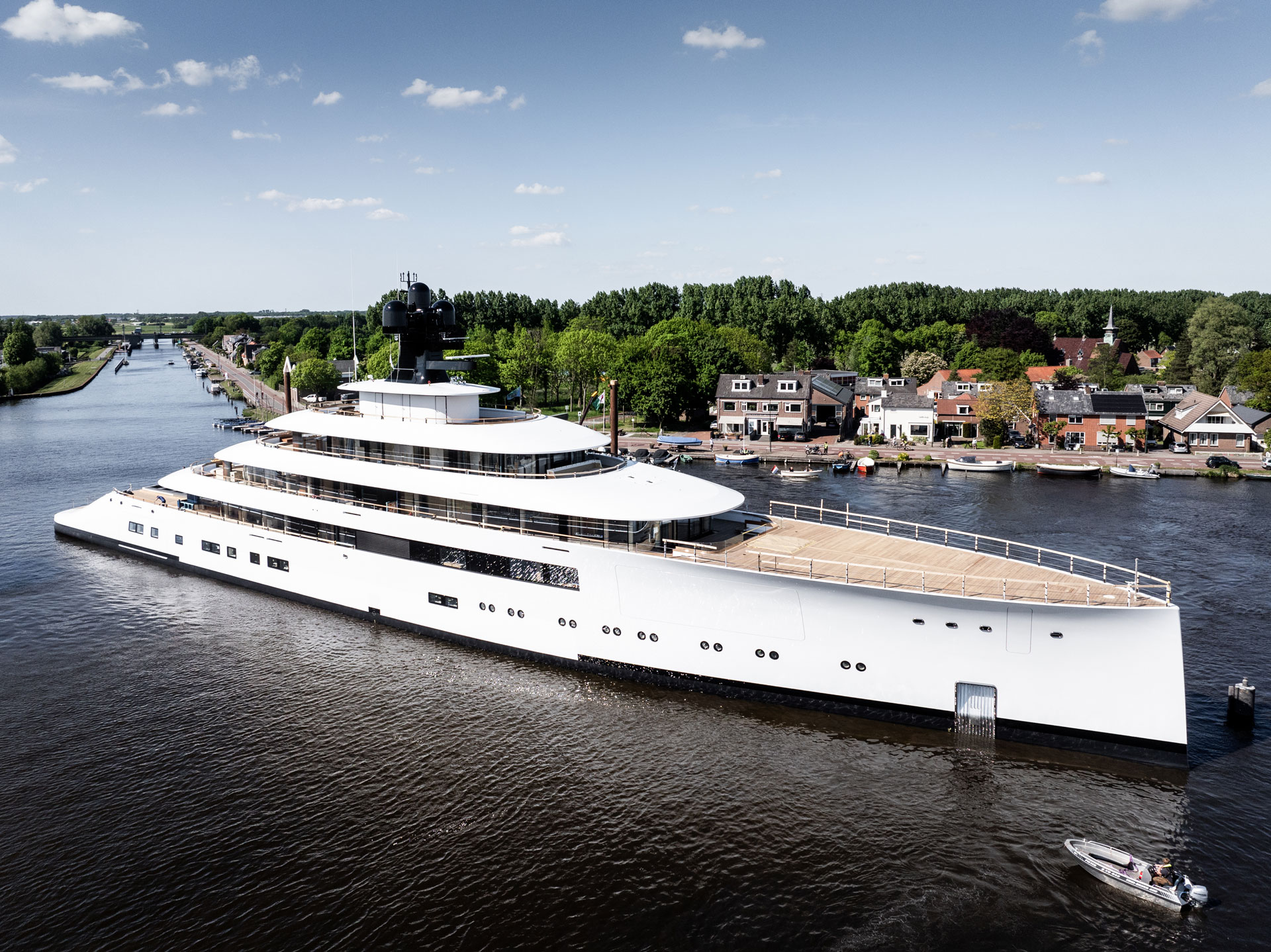 Feadship Project 824 Emerges: A New 100-Metre Custom Creation from Kaag
