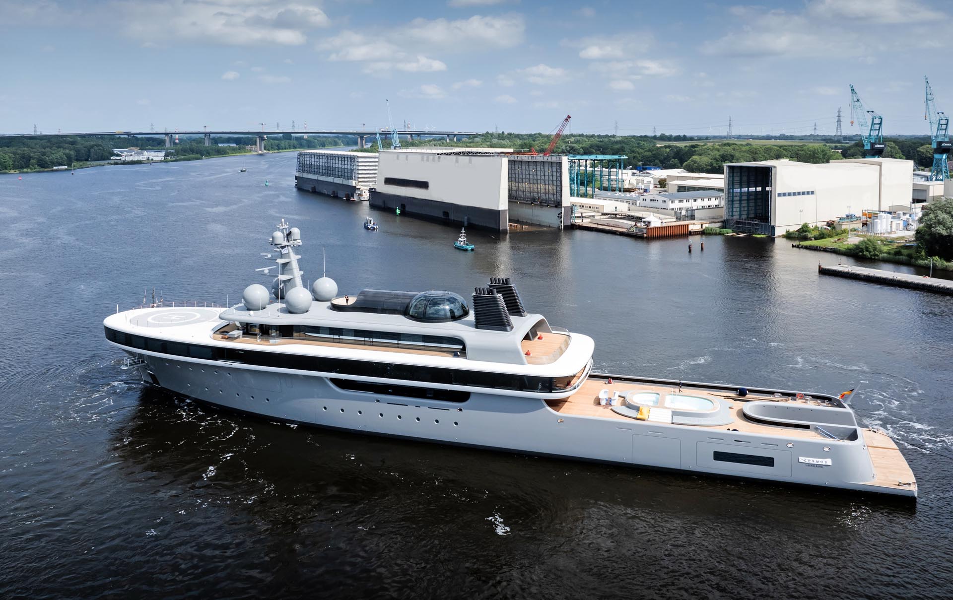 COSMOS©TomvanOossanen DJI 20250809131649 0608 NAVIS Superyatchs Magazine