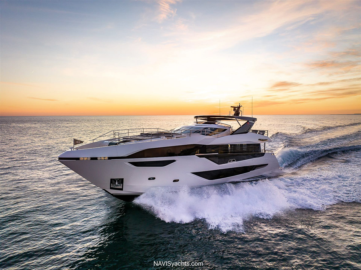 -Yacht-Exterior-Profile-03-Custom