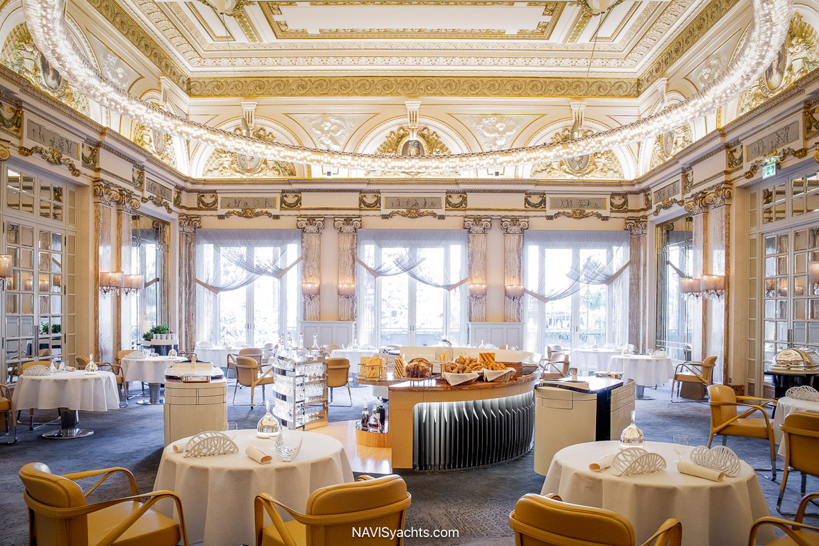 Le Louis XV-Alain Ducasse is a restaurant you remember in textures, in gestures, in light.