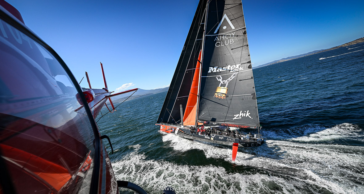 Master Lock Comanche supermaxi power-reaching in heavy southerly seas in Bass Strait