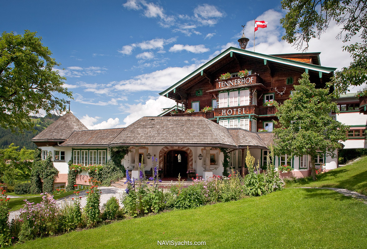 Restaurant Tennerhof dining room at Hotel Tennerhof in Kitzbühel, showing the elegant alpine interior and fine dining table setting