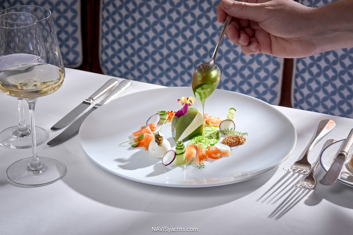 Restaurant Tennerhof dining room at Hotel Tennerhof in Kitzbühel, showing the elegant alpine interior and fine dining table setting
