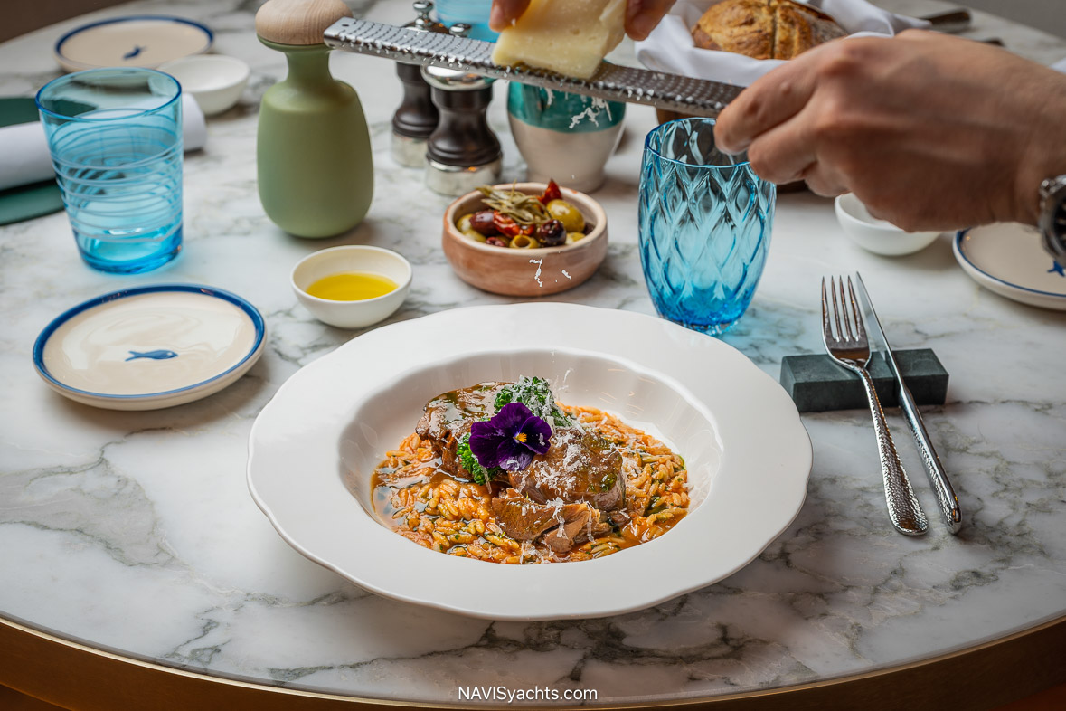 Neora Restaurant L-